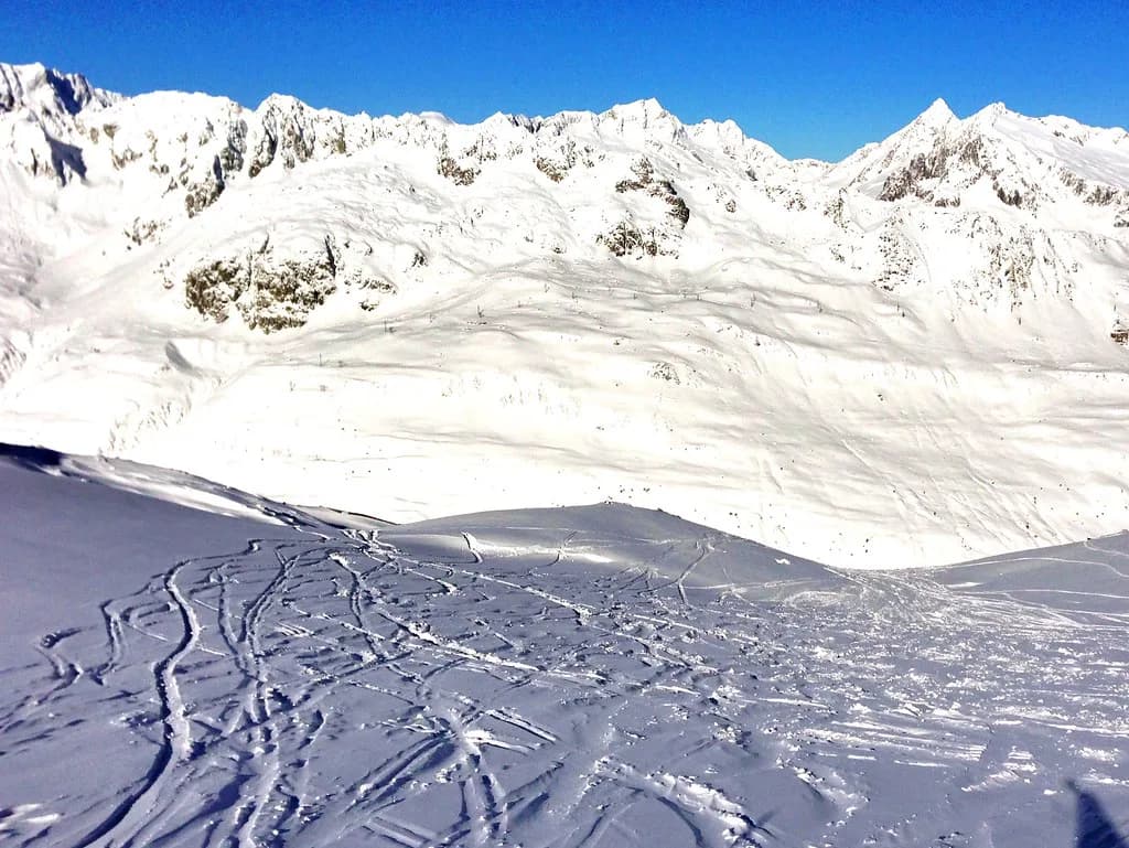 Andermatt Ski Rental: Shops, Prices and Pick-Up Points