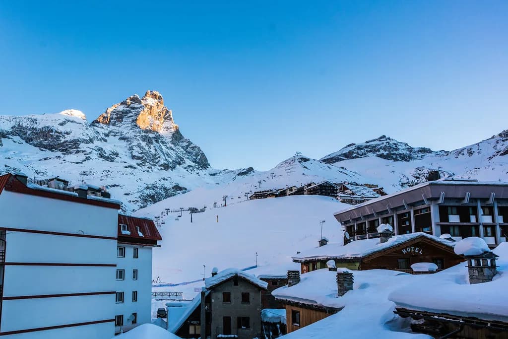 Cervinia Ski Hire: Shops, Booking and Collection