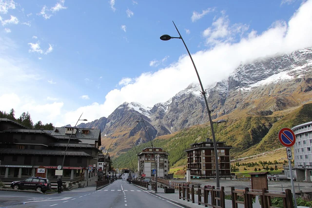 Cervinia Skiing in April: What to Expect & Plan Your Trip