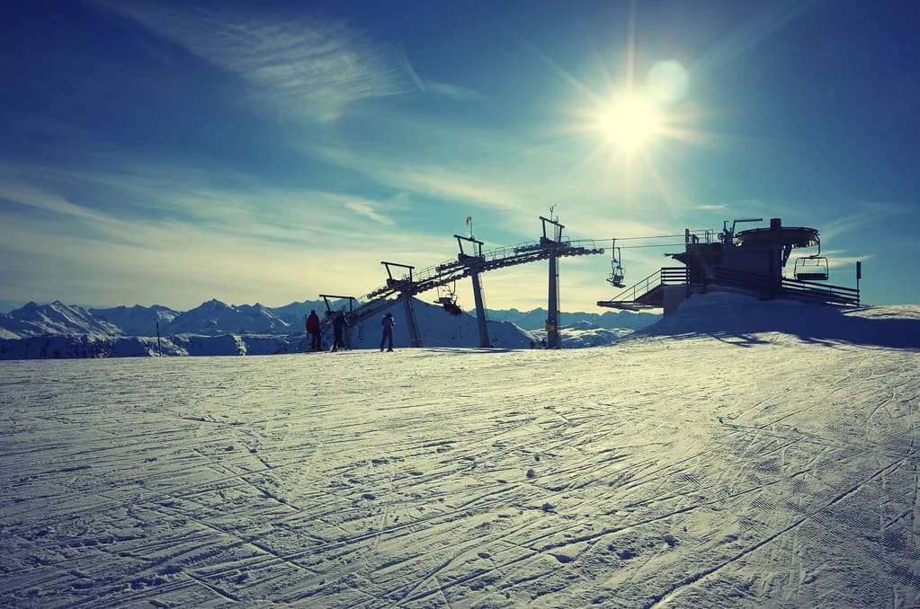 Kitzbühel Skiing in March: Terrain, Season Bands and Trip Planning