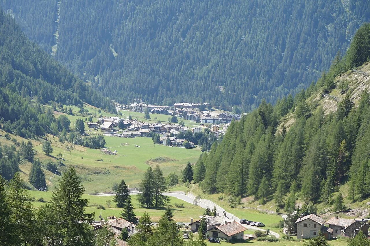 La Thuile Skiing Guide: Pistes, Passes and Lessons
