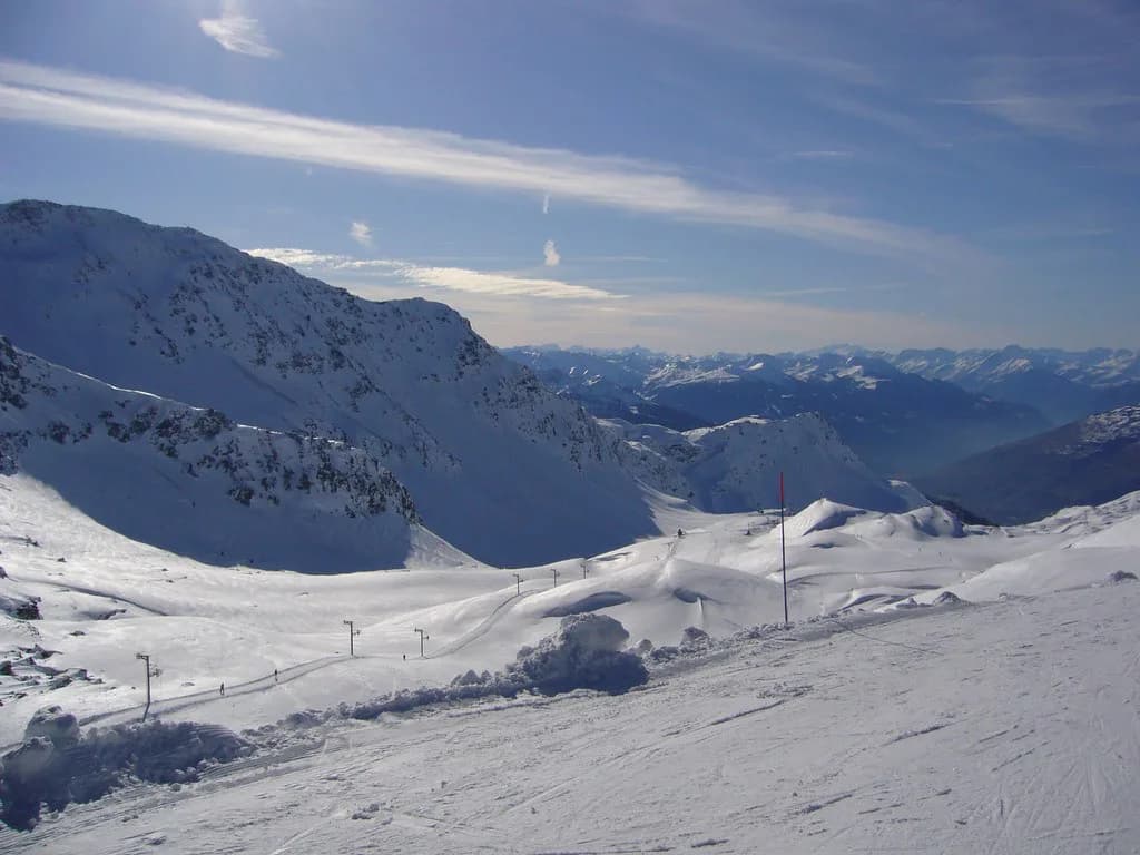 La Thuile Ski Hire: Where to Rent Skis and How to Book