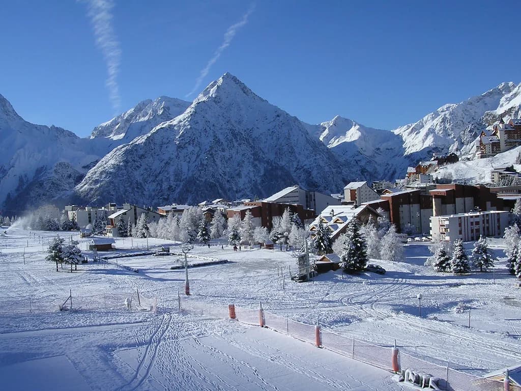 Ski Hire Les Deux Alpes: Shops and Booking Terms