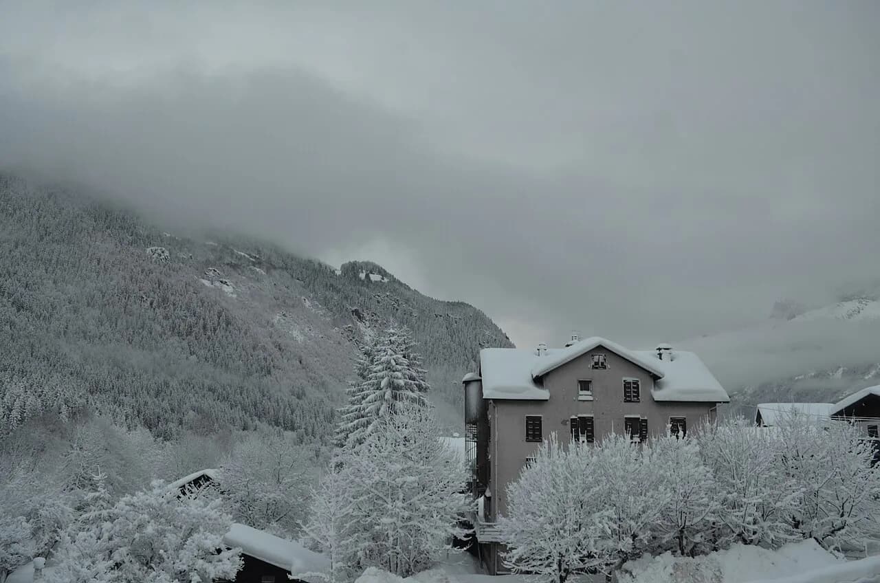 Les Houches Snowboarding: Terrain, Lifts and Trip Planning