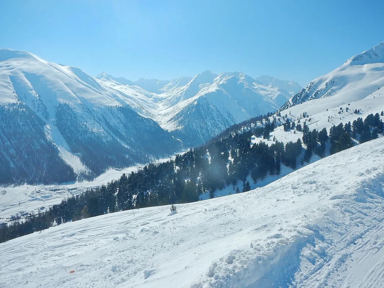 Livigno Ski Hire: Where to Rent Skis and How to Book