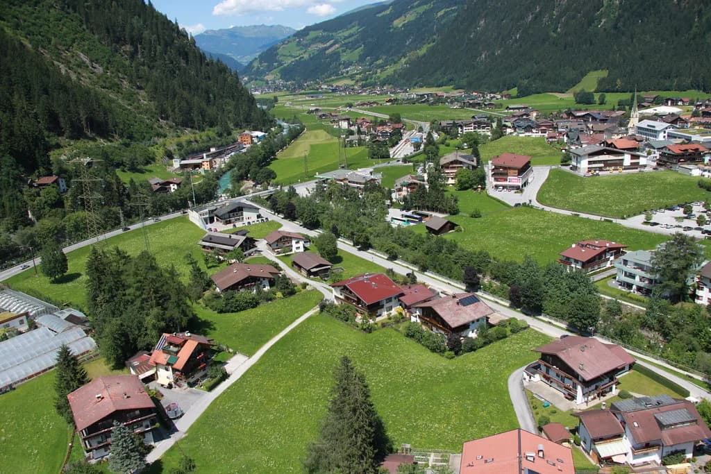 Mayrhofen Ski Lessons: Group, Private & Beginner Options