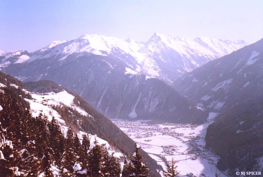 Mayrhofen Skiing in April: Terrain, Lifts and Passes Guide