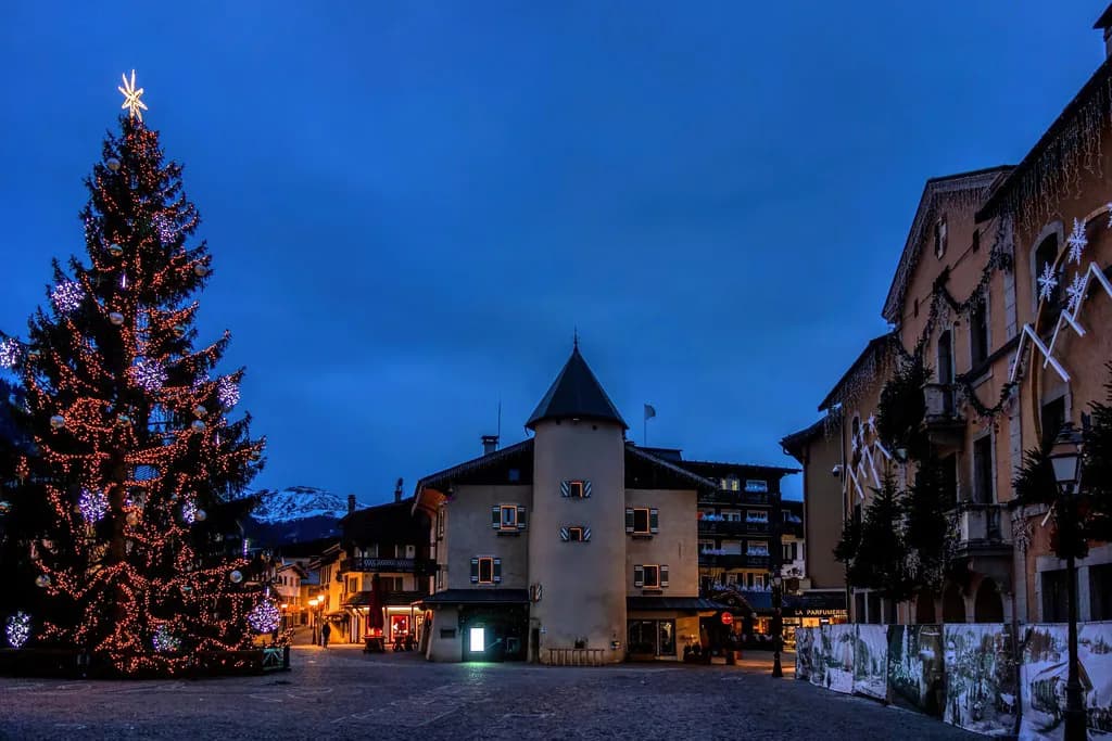 Megève Piste Map Guide: Sectors, Links and Live Status