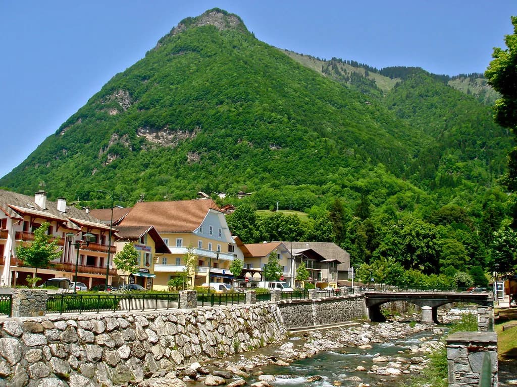 Megève Skiing Guide: Ski Areas, Passes & Terrain