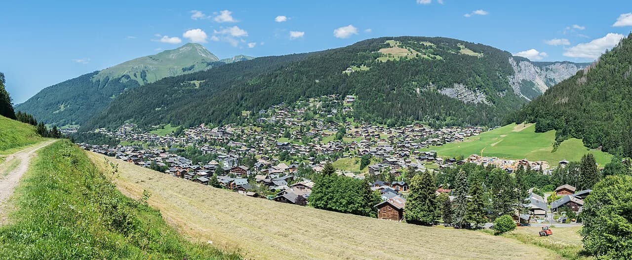 Morzine Skiing in April: Dates, Passes & Terrain