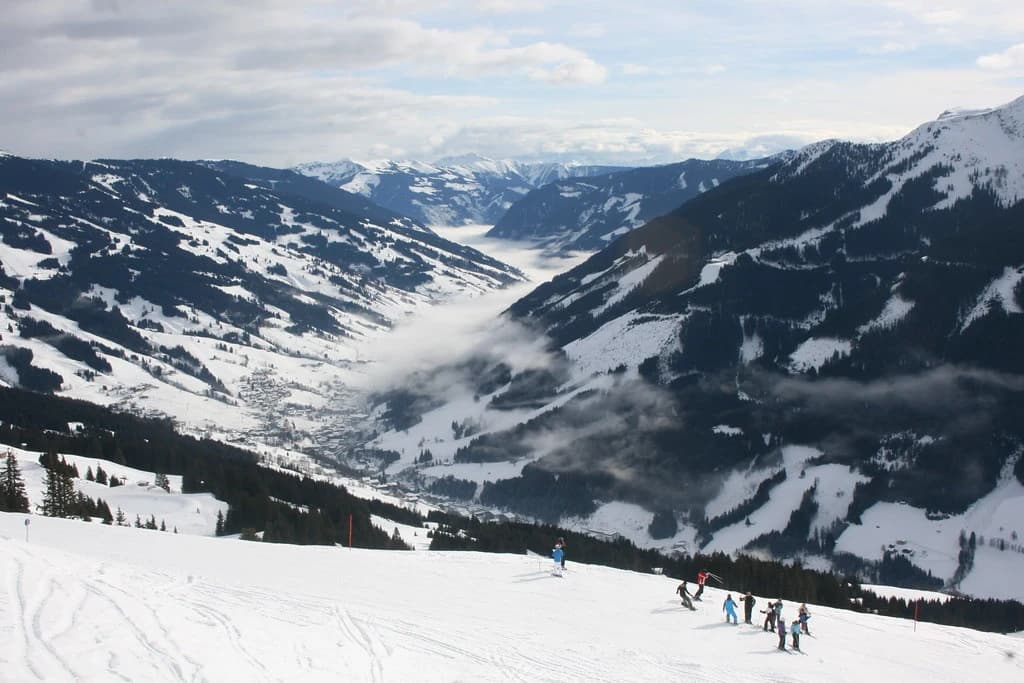 Saalbach Ski Hire: Where to Rent Skis and What to Expect