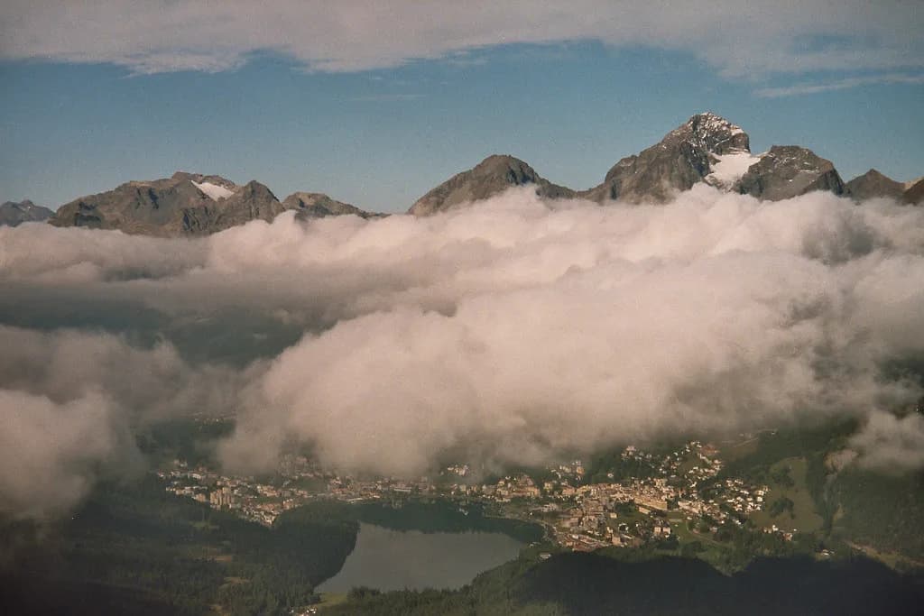 St Moritz Skiing: Guide to the Engadin Ski Areas and Passes