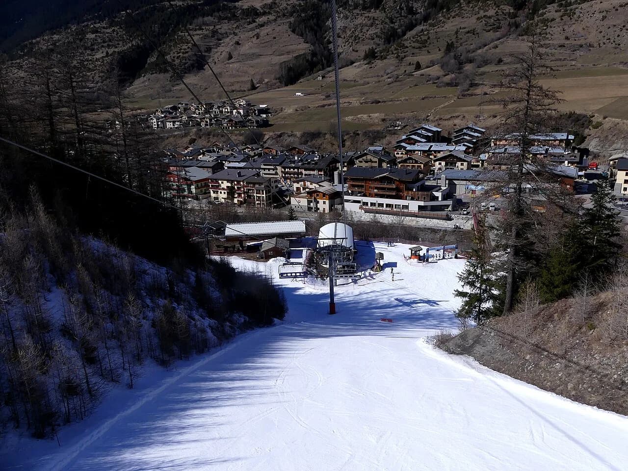 Skiing in Val Cenis in April: Late-Season Slopes and Timing
