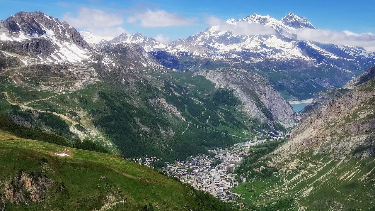 Val d'Isère Ski Season: Dates, Snow Cover and When to Book