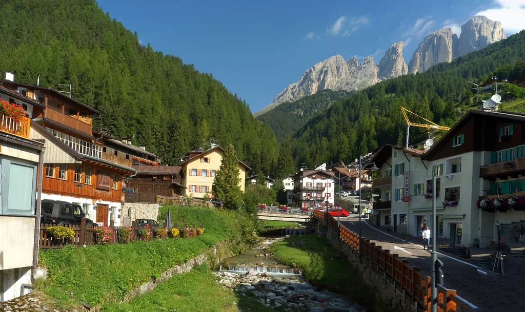 Val di Fassa Skiing: Village Bases, Sectors and Lift Passes