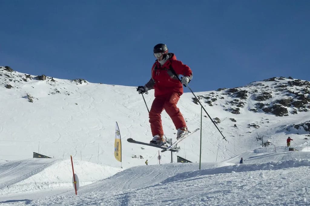 Val Thorens Snowboard Lessons: Group vs Private Guide