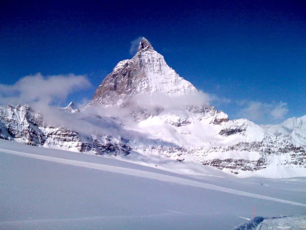 Zermatt Snowboarding Guide: Terrain, Park and Trip Planning