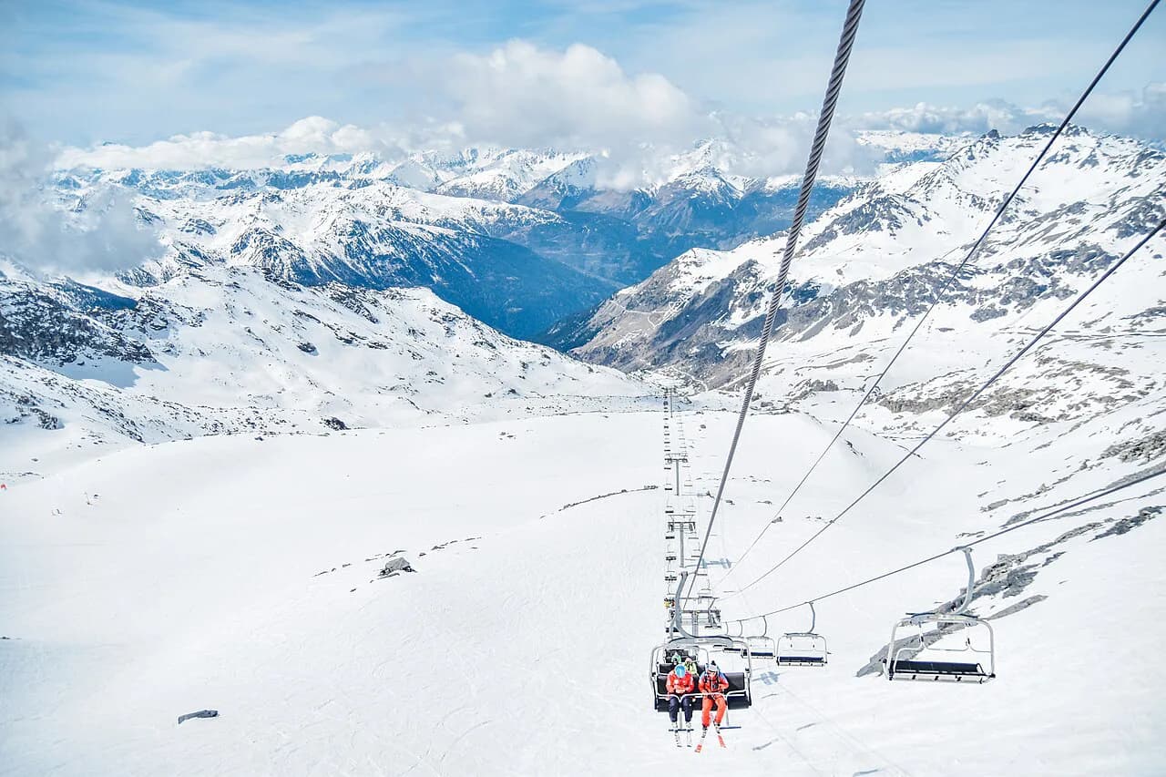 Skiing in Val Thorens in April: Late-Season Guide