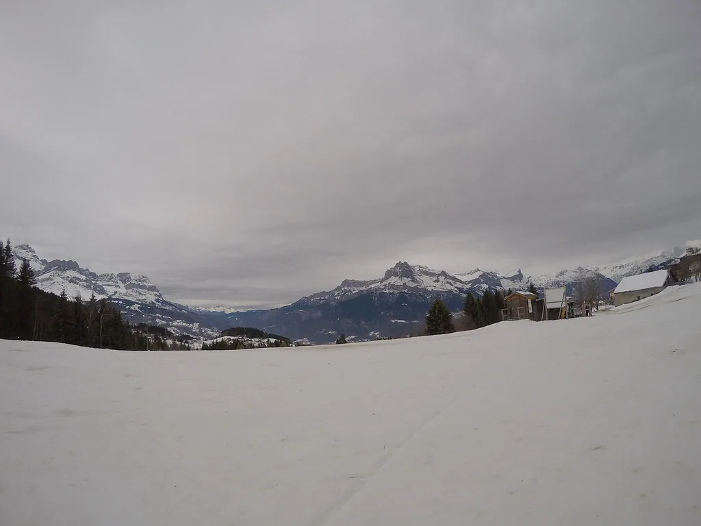 Skiing in Sallanche, La Clusaz