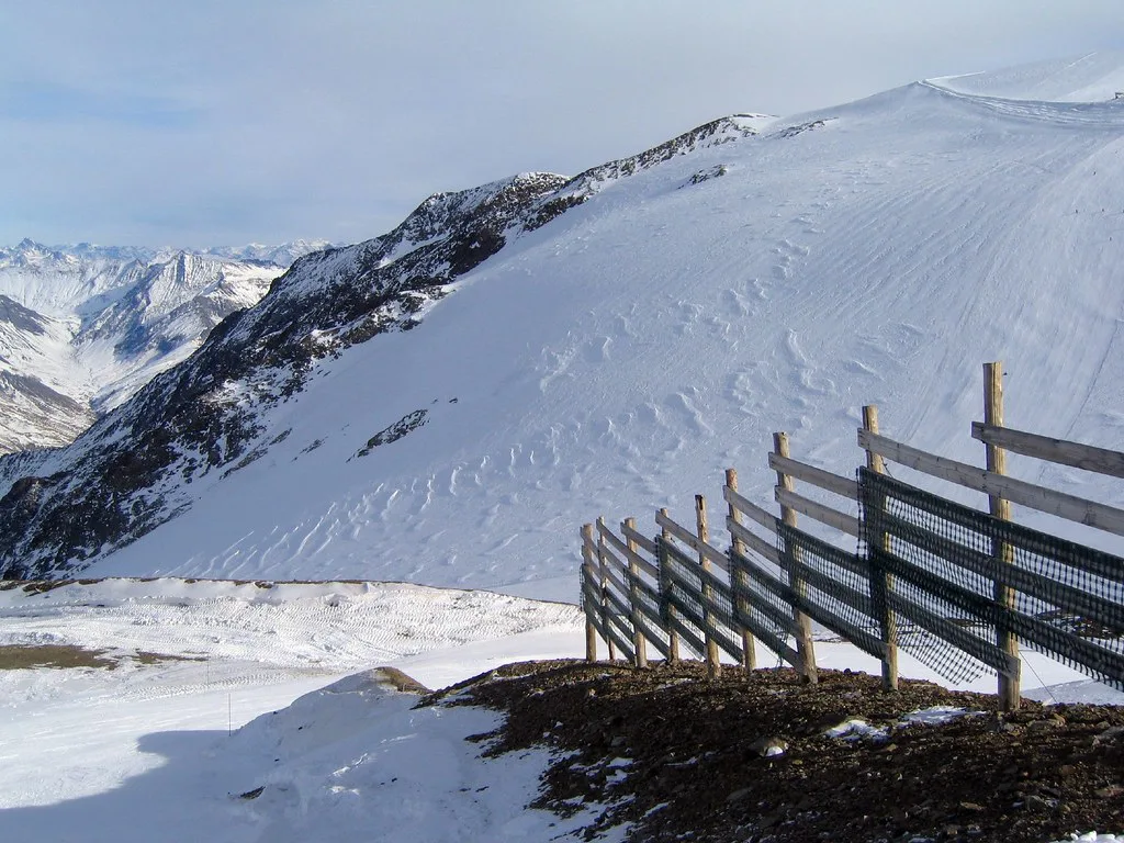 Windblown snow on Les Deux Alpes slopes