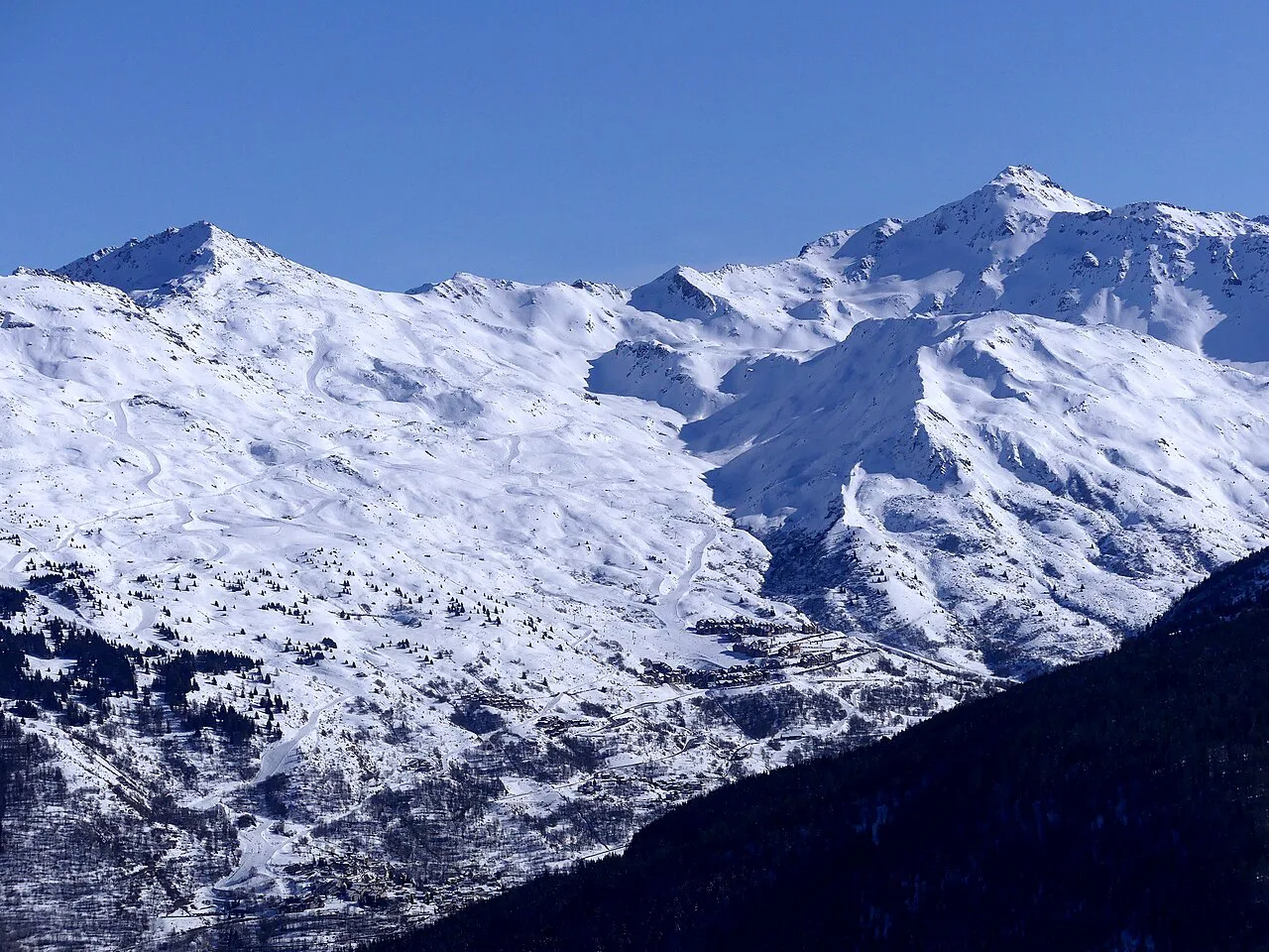 Domaine et station de ski de Valmeinier en hiver (février