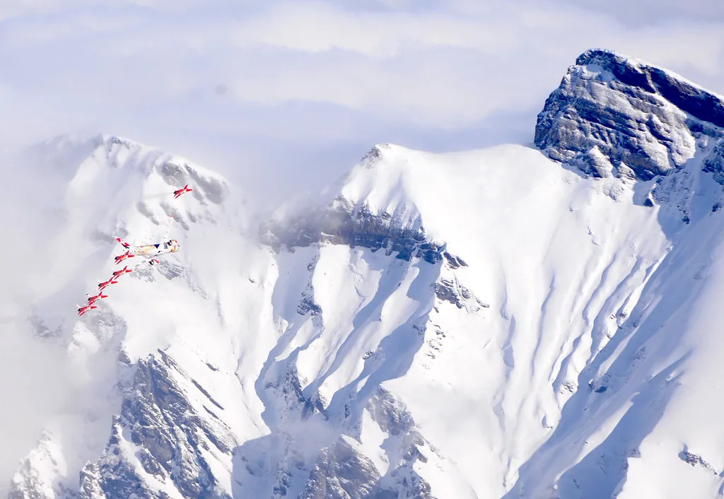 Patrouille Suisse with SWISS C-Series, Wengen