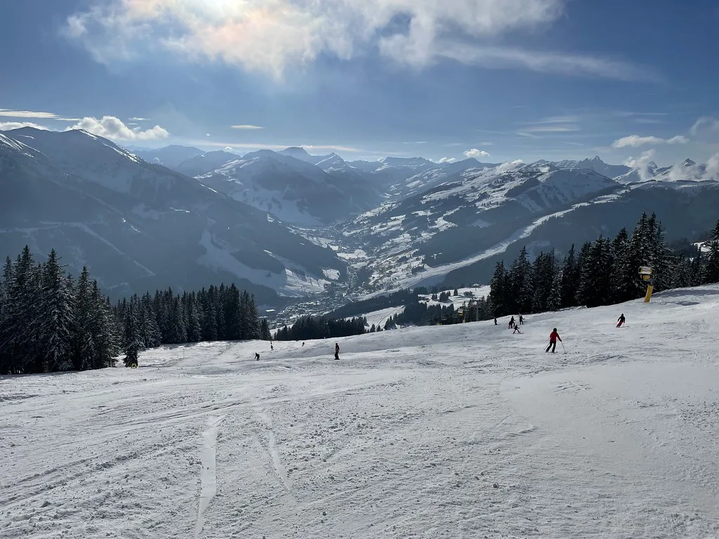 Skiing above Zell am See